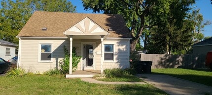 Building Photo - 5867 Huron St