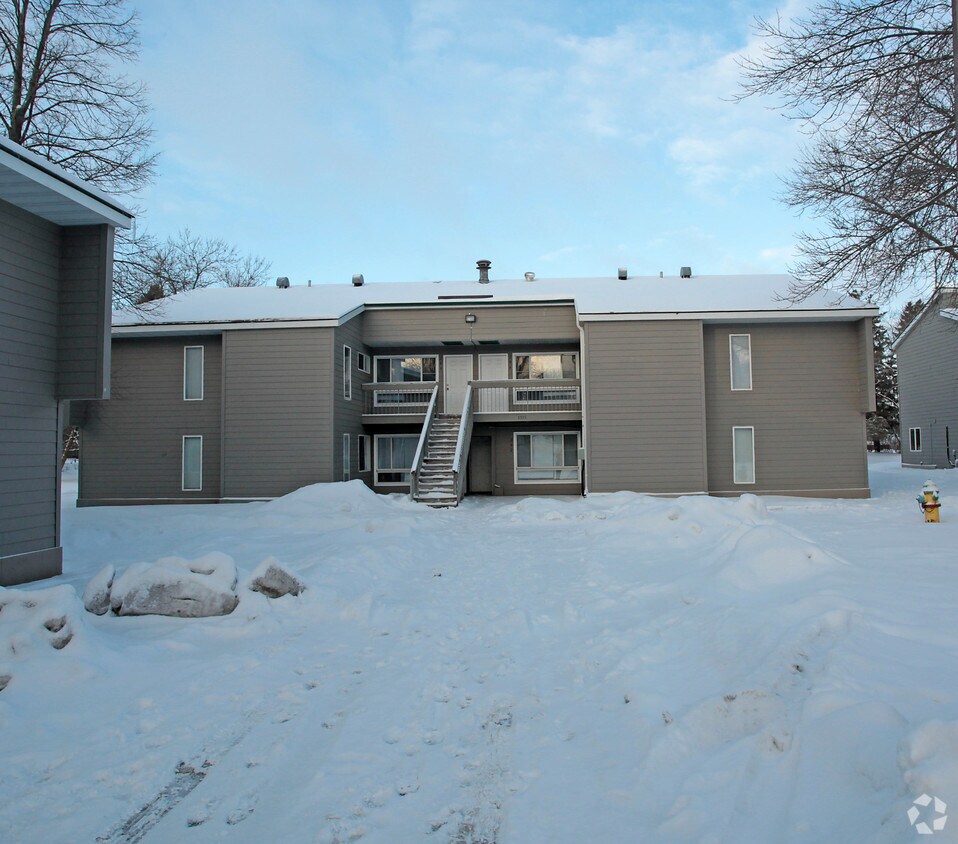 Suite Liv'n College Green Apartments in Willmar, MN