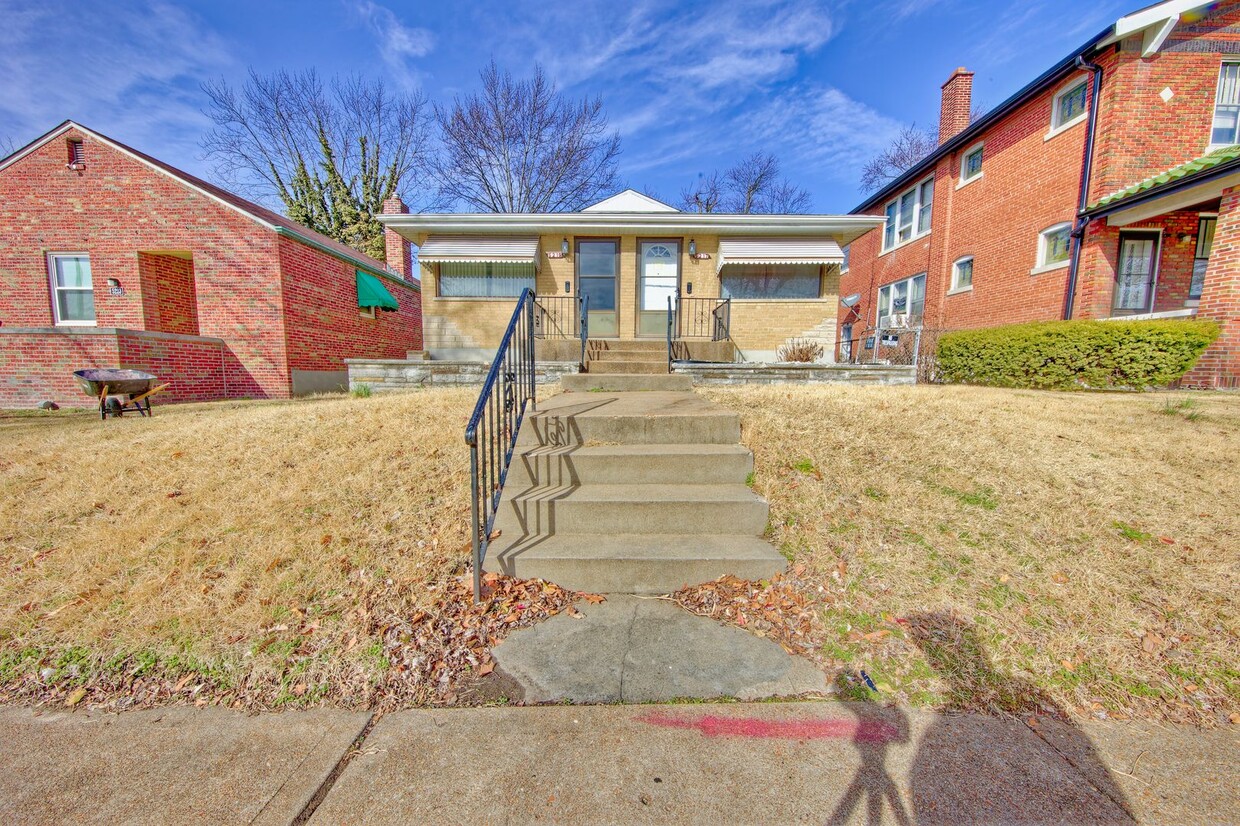 Primary Photo - 5217 S Grand Blvd