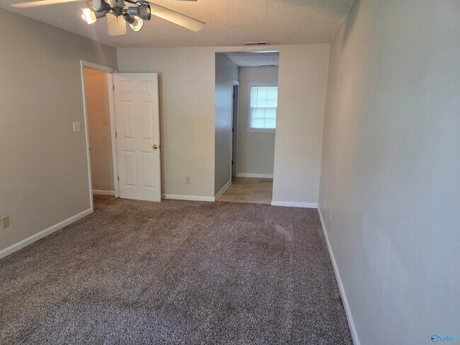 Foto del edificio - 114 Teal Park Ln