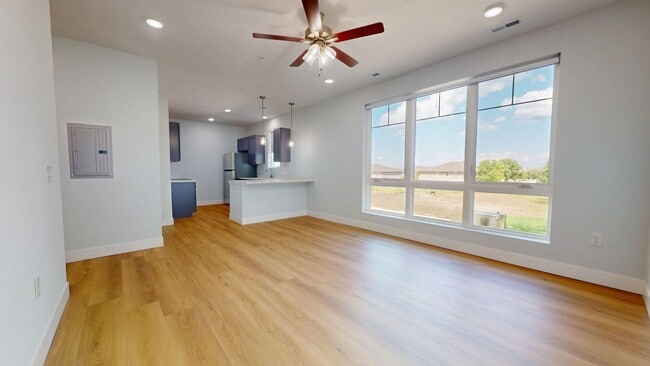 Interior Photo - 2414 N Neil