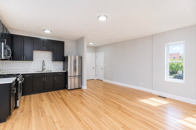 Building Photo - 7944 S Ellis Ave
