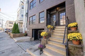 Building Photo - 131 Hopkins Ave