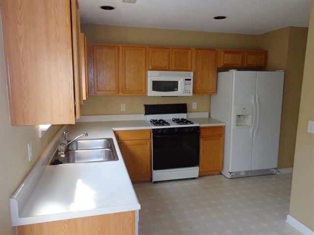 Foto del edificio - 5934 Hidden Meadow Lane