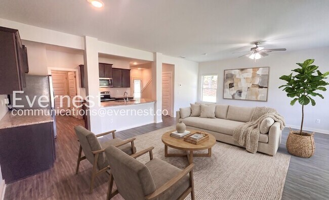Foto del edificio - 4 Bed, 3 Bath Home with Garage / Pet-Friendly / Available Now!