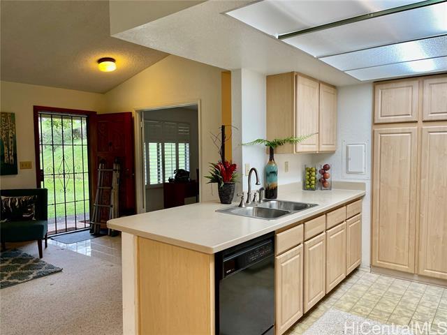 Building Photo - 98-1702-1702 Ka?ahumanu St