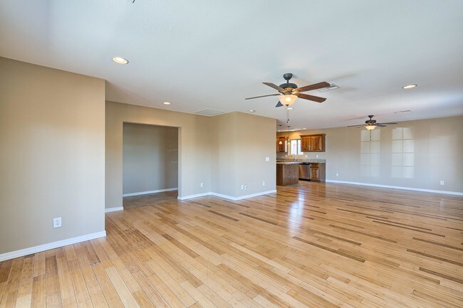 Building Photo - 1601 N 13th Ave