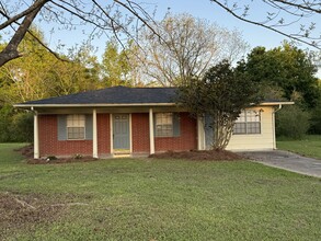 Building Photo - 3627 Sharon Rd