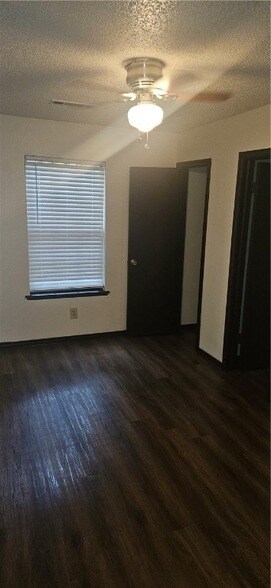 Foto del edificio - 632 Whitham Ave