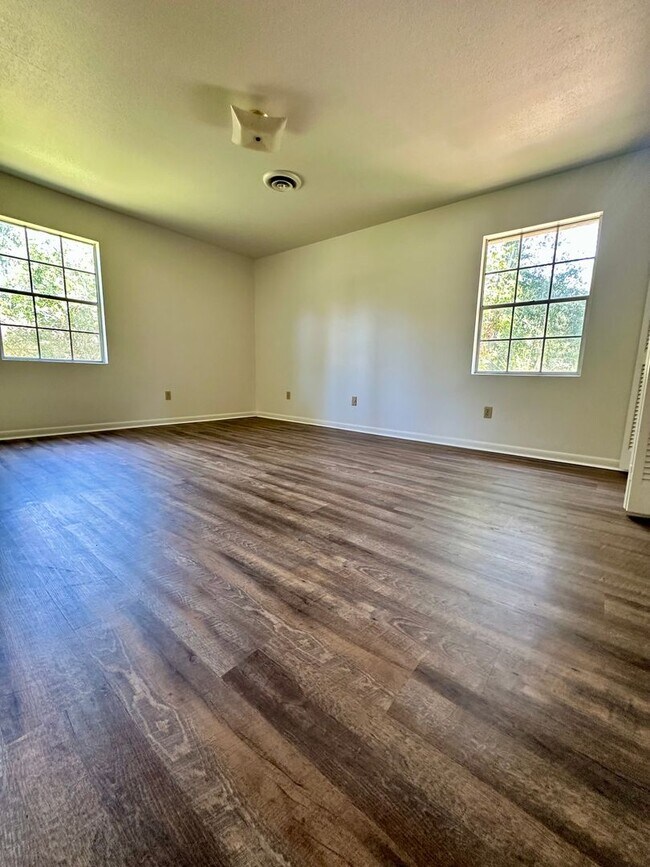 Foto del edificio - Very Spacious Home in North East Jackson!
