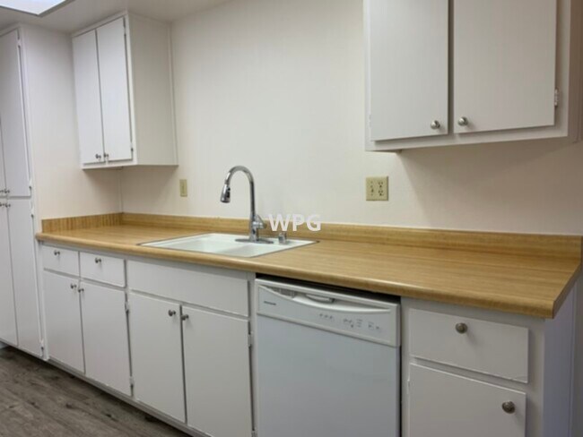 Foto del edificio - 3156 Shofner Pl