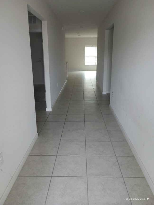 Building Photo - 1060 Kobuk St