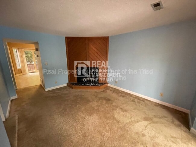 Building Photo - 621 Walker Ave