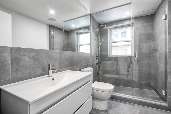 Building Photo - 10 Av. Rosemount