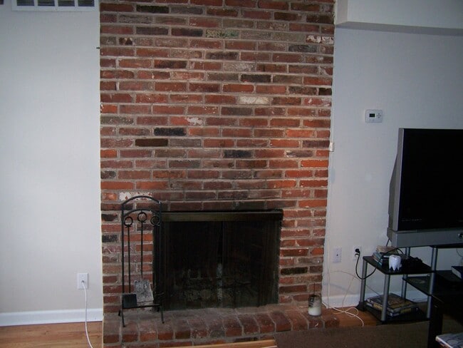 Building Photo - 716 N 23rd St