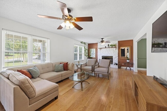 Building Photo - 8410 Smoketree Cir