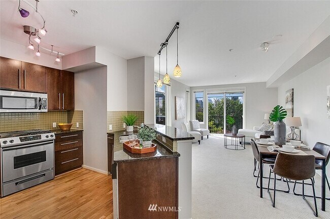 Building Photo - $500 Off Move in by 8/15 - Chic City Retre...