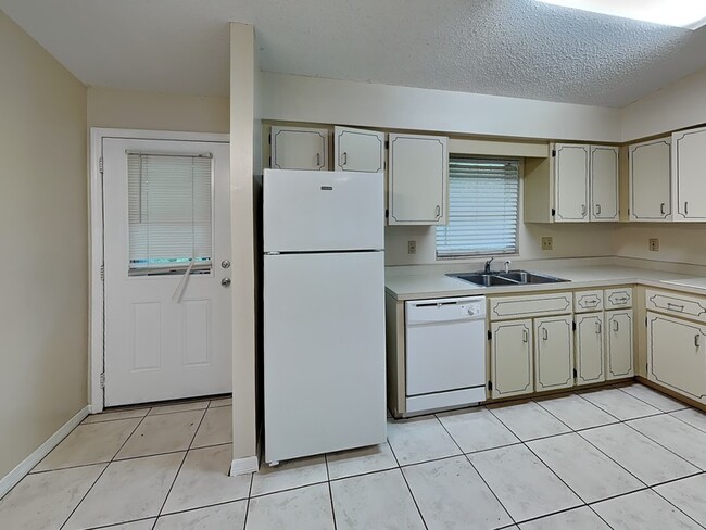 Foto del edificio - 32718 Blossom Ln