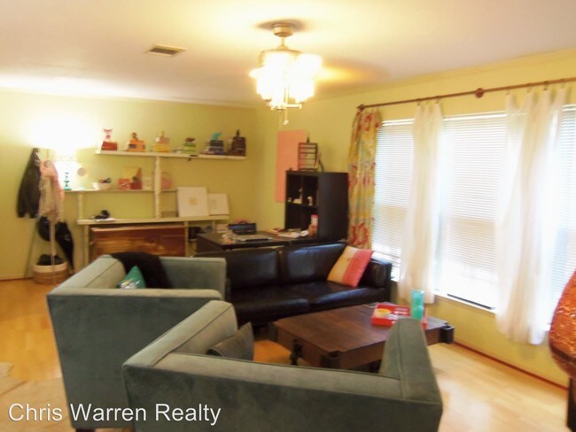 Building Photo - 3 br, 2 bath House - 3202 E 16th Street