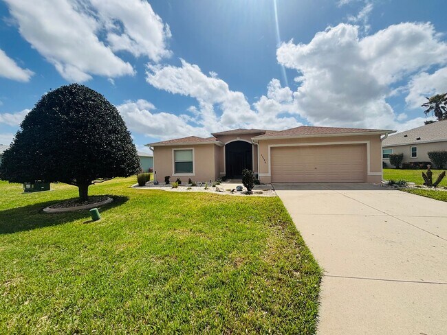 Building Photo - Furnished in gated 55+ golf community