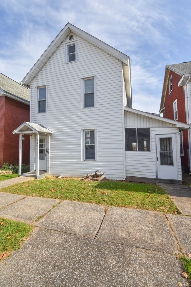 Building Photo - 330 S Fairview St