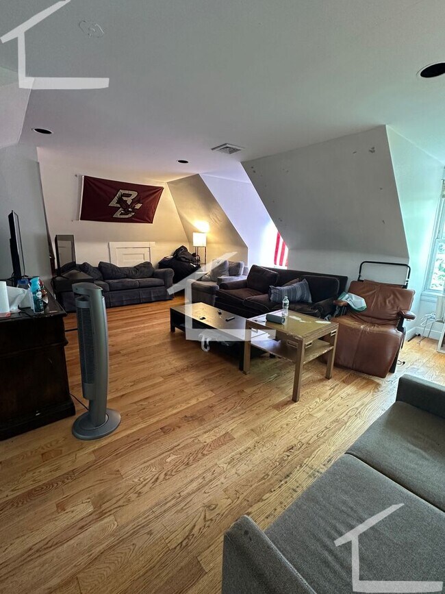 Foto del edificio - Room Rentals! Cleveland Circle 4-Bed by th...
