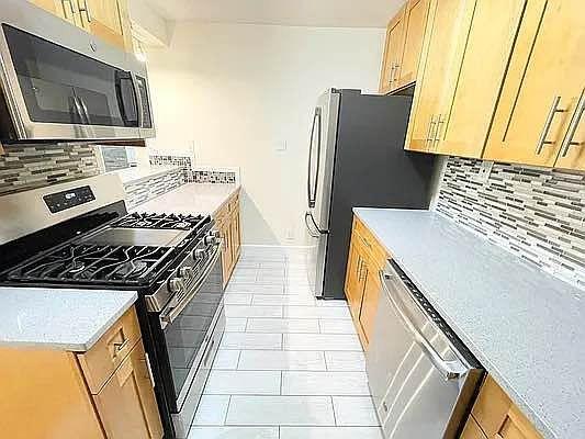 Foto del edificio - 3 bedroom in Bronx NY 10463