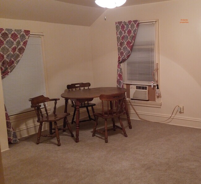 Living/dining combo - 3812 Main St