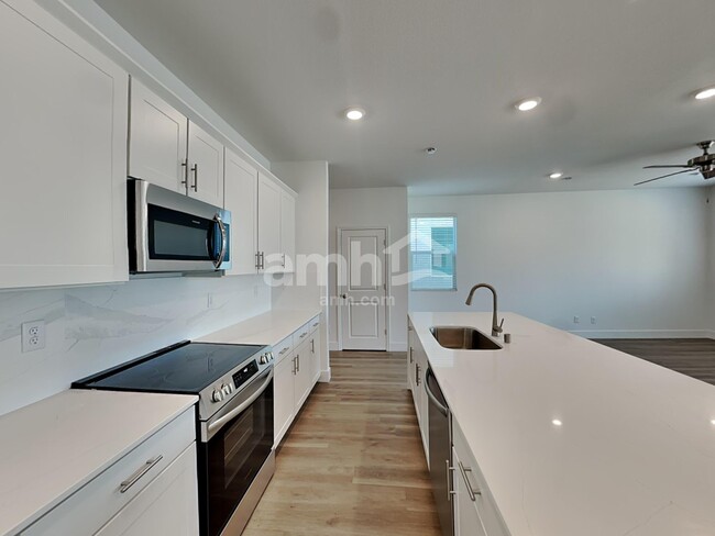 Foto del edificio - 8416 Flagpole Loop Ave