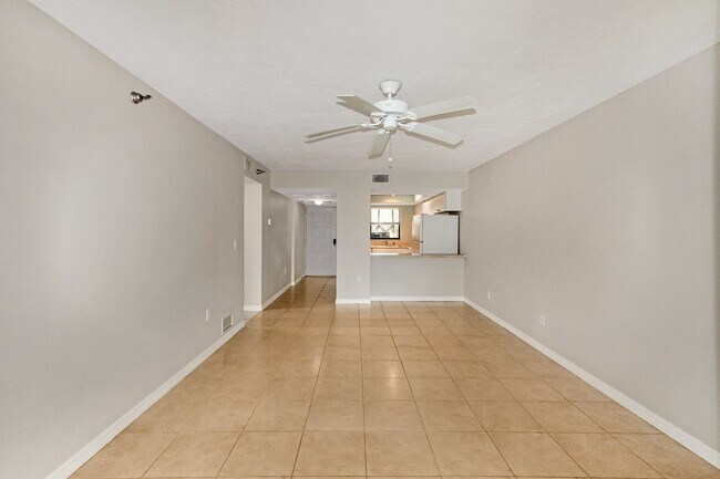Building Photo - Villa D Este Annual Condo for Rent