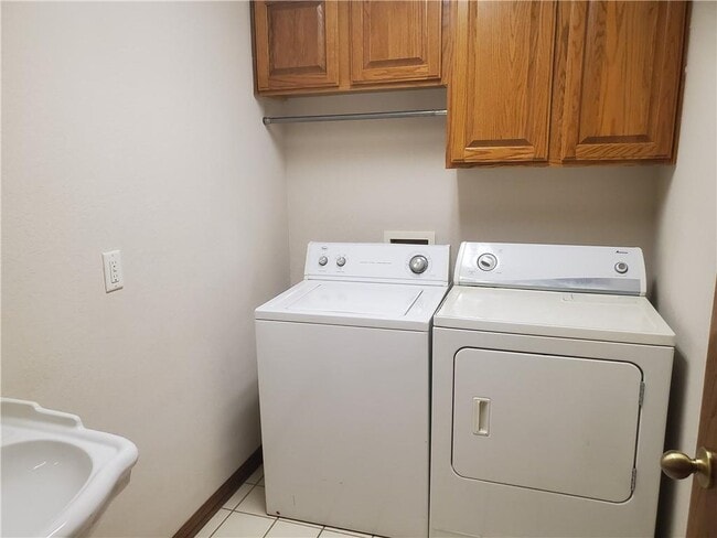 Building Photo - 2932 E Sterling Ct