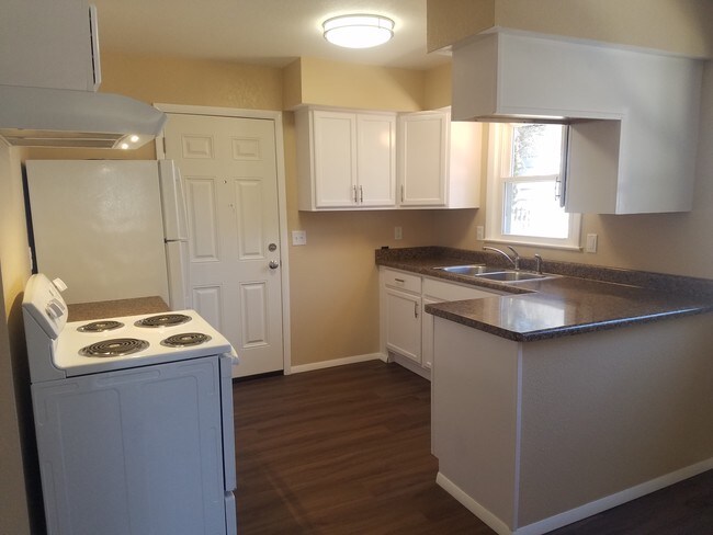 Kitchen - 8828 W Howard Ave