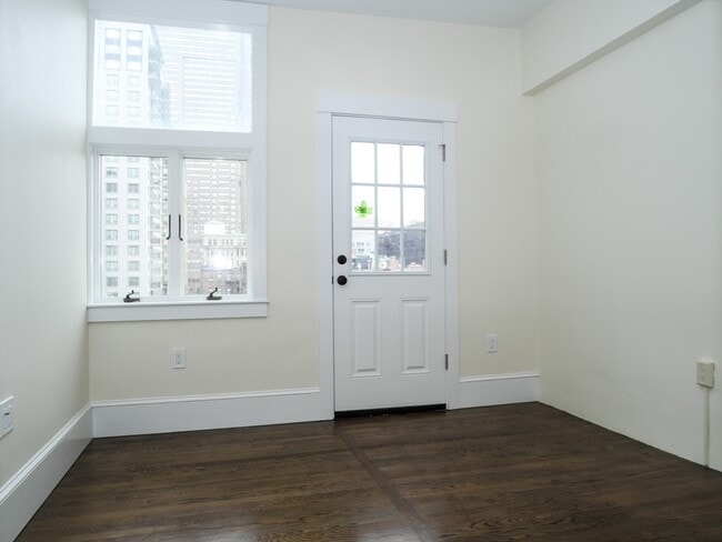 Building Photo - 261 W Newton St