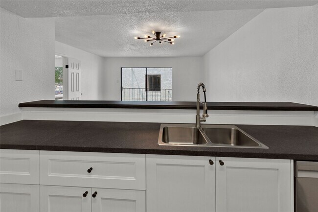 Building Photo - 2830 S Bartell Dr