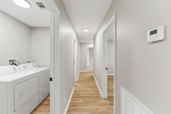 Foto del edificio - 1121 Edgewood Dr