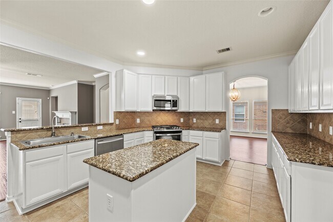 Building Photo - 15403 Redbud Dale Ct