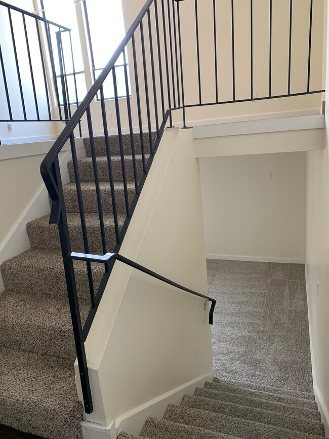 154 E 1200 S, Centerville, UT 84014 Townhome Rentals in Centerville