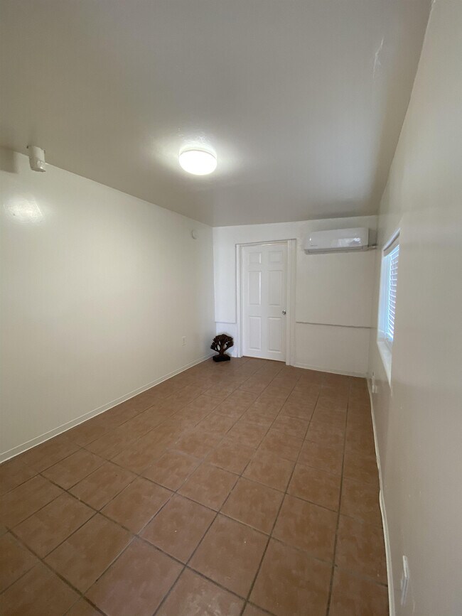 Building Photo - 416 W 44th St