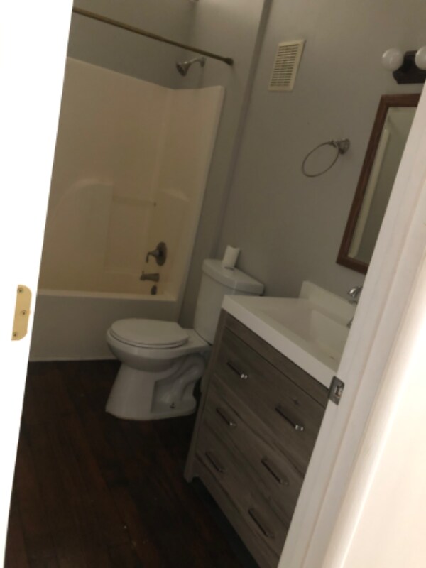 Foto del edificio - 301 Bradley St