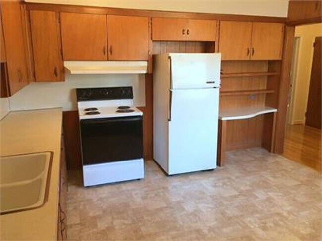 Building Photo - Brennen Road duplex