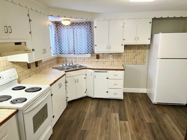 Building Photo - 1210 38th Pl