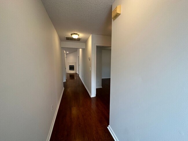 Foto del edificio - Beautiful 3Bed 2Bath in Hunters Ridge!