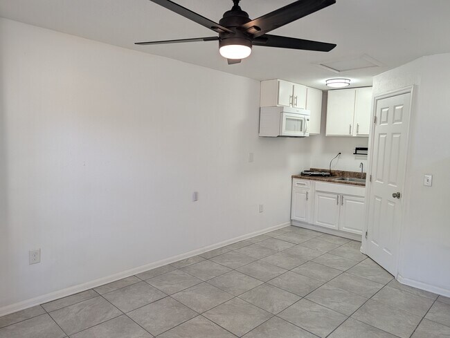 Foto del edificio - 1901 E Noel St