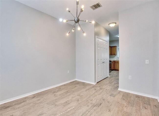 Building Photo - 10908 Long Summer Dr