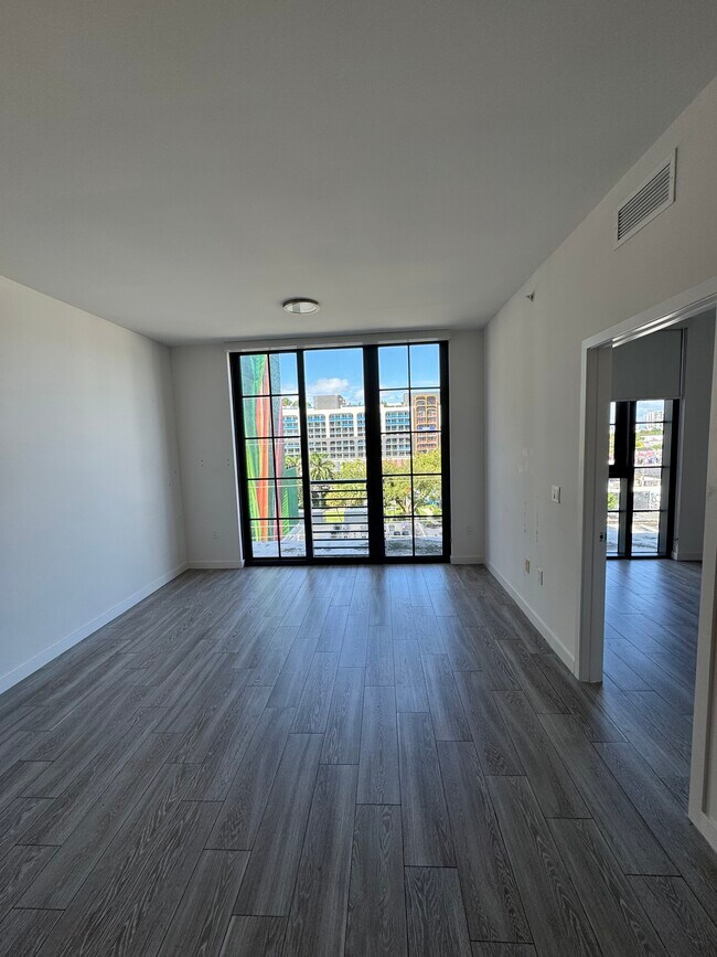 Sala de estar - 160 NW 27th St