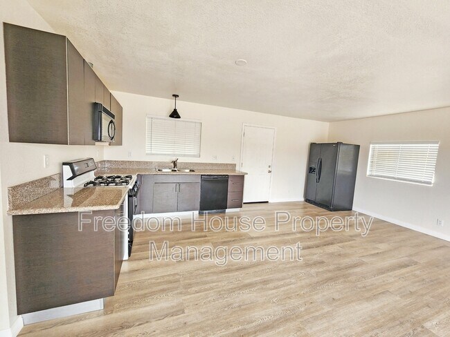 Foto del edificio - 3161 W Scott Ave