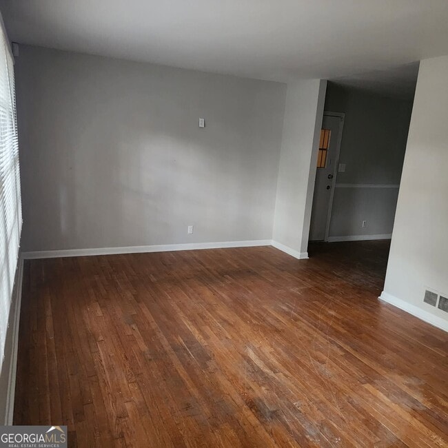 Building Photo - 6048 Carriage Ct