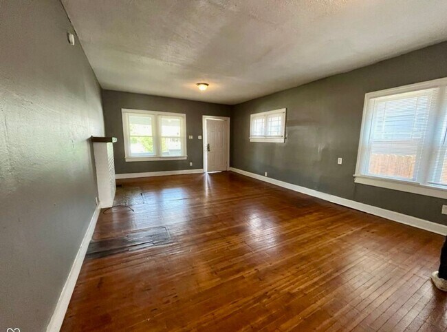 Photo - 2922-2924 Ruckle Street Apartment