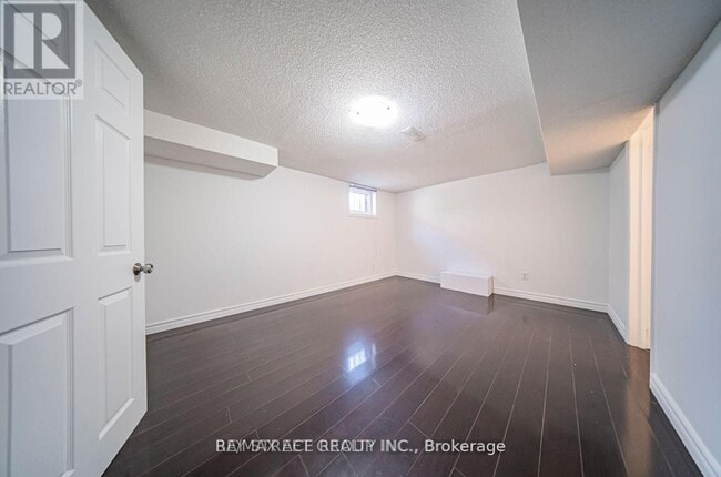 Building Photo - 98 Canlish Rd