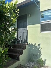 Building Photo - 920 NW 22nd Ct